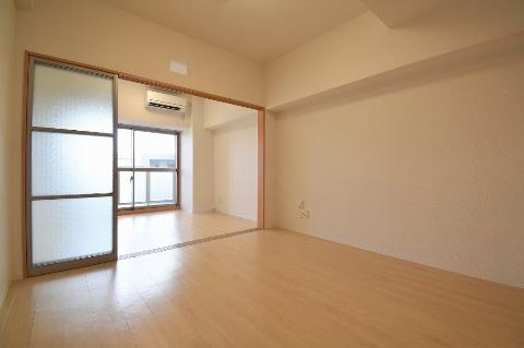 居室・リビング　室内