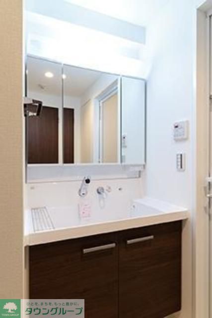 洗面設備　※写真は同タイプ住戸です。