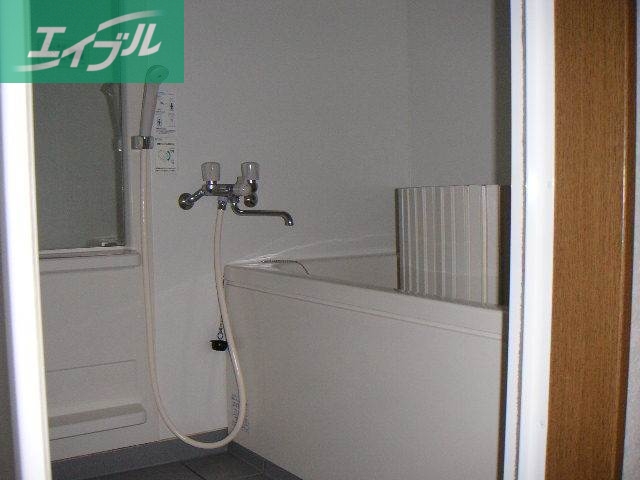 バス・シャワールーム　同じ物件の類似部屋の画像です。現況を優先とします。