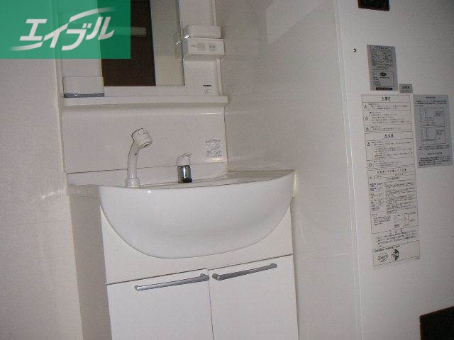 洗面設備　同じ物件の類似部屋の画像です。現況を優先とします。