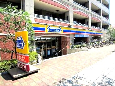 コンビニ　ミニストップ　本牧（コンビニ）まで835m