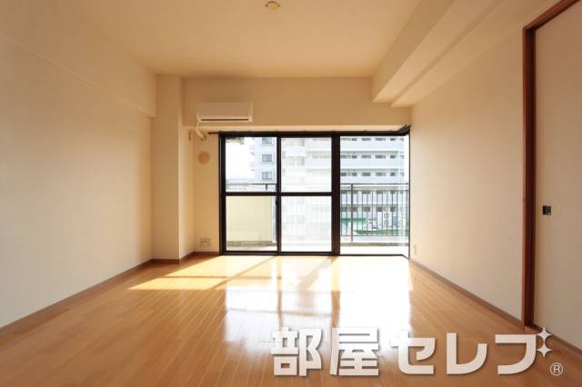 居室・リビング　広々としたリビングダイニング。