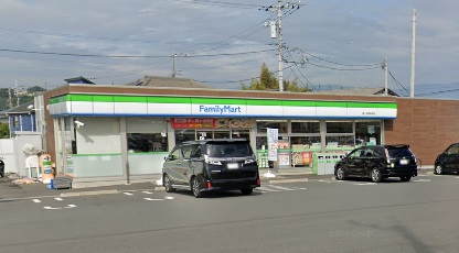 コンビニ　ファミリーマート（コンビニ）まで552m