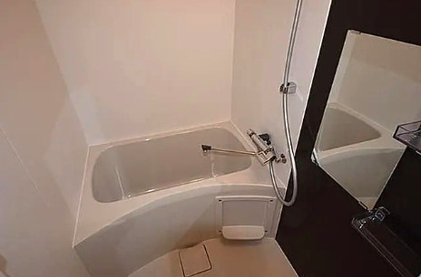 バス・シャワールーム　別部屋反転写真