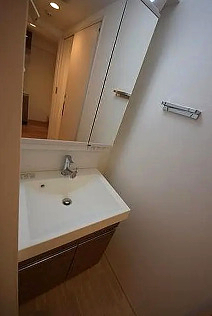 洗面設備　別部屋反転写真