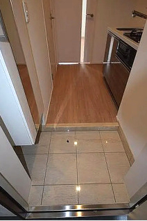 玄関　別部屋反転写真