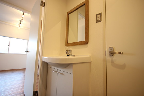 洗面設備　※他部屋の写真です。