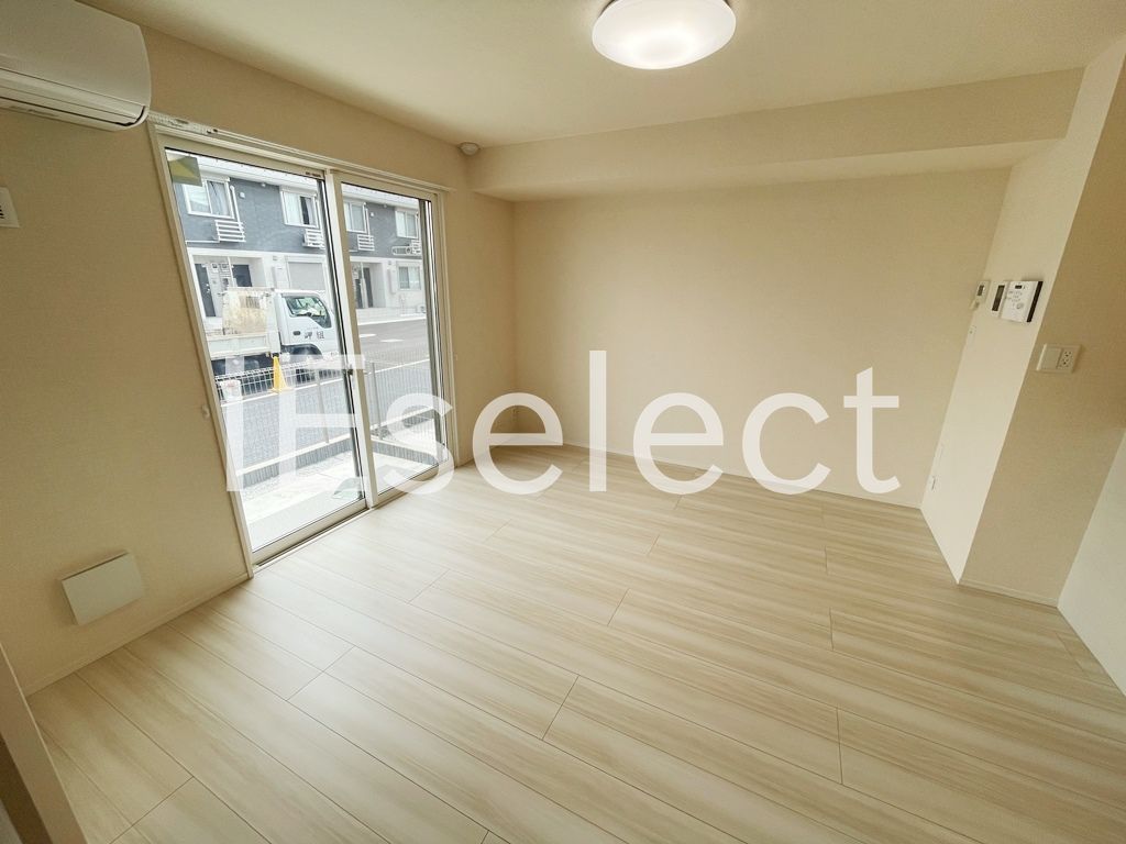 居室・リビング　日当たりのいい明るいリビング空間です♪