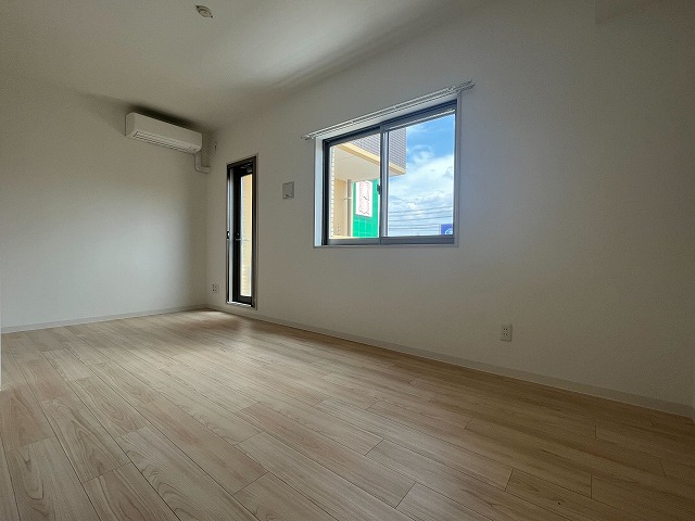 居室・リビング　同物件別号室