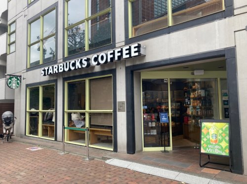 飲食店　スターバックスコーヒー三軒茶屋店（飲食店）まで557m
