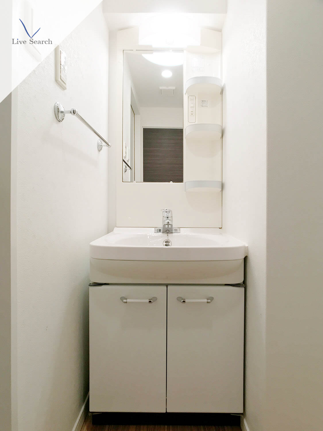 洗面設備　独立洗面台あり、毎朝おしゃれに忙しい女性の方におすすめです