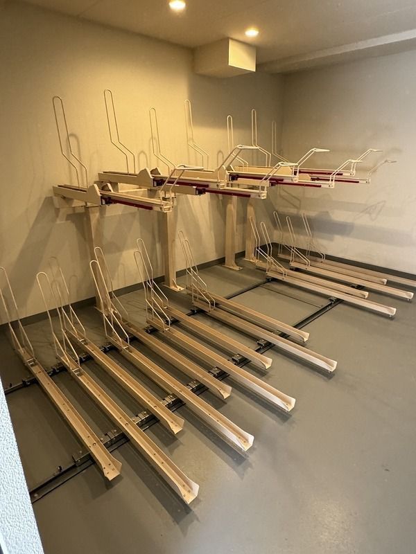 駐車場　■駐輪場