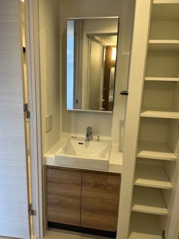 洗面設備　■室内洗濯機置き場■独立洗面台