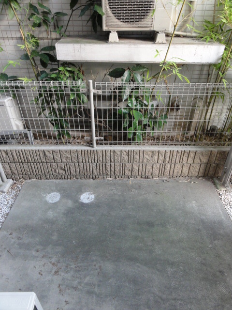 バルコニー　テラス