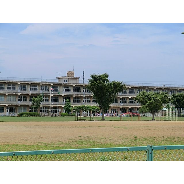 小学校　土浦市立右籾小学校（小学校）まで880m