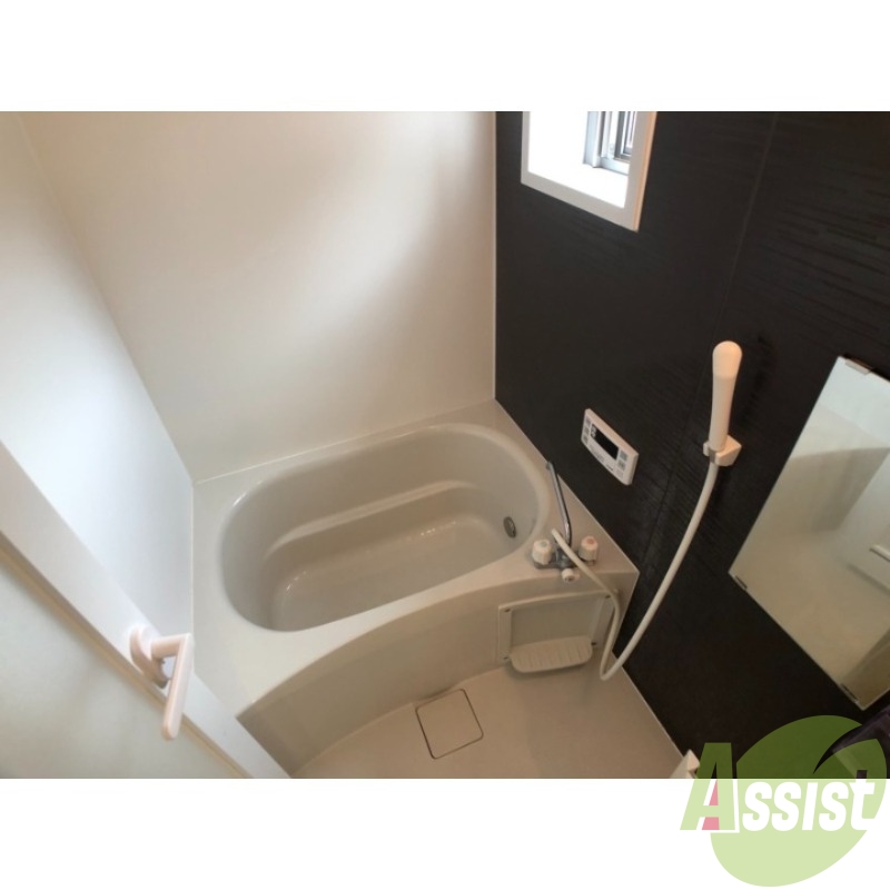 バス・シャワールーム　お風呂は日々の疲れをリフレッシュできる広さがありますね。