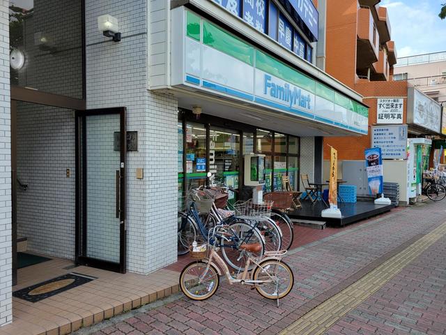 コンビニ　ファミリーマート 東伏見北口店（コンビニ）まで81m