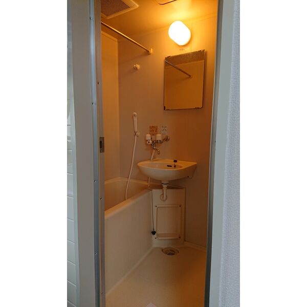 バス・シャワールーム　すっきりとしたシャワールームです