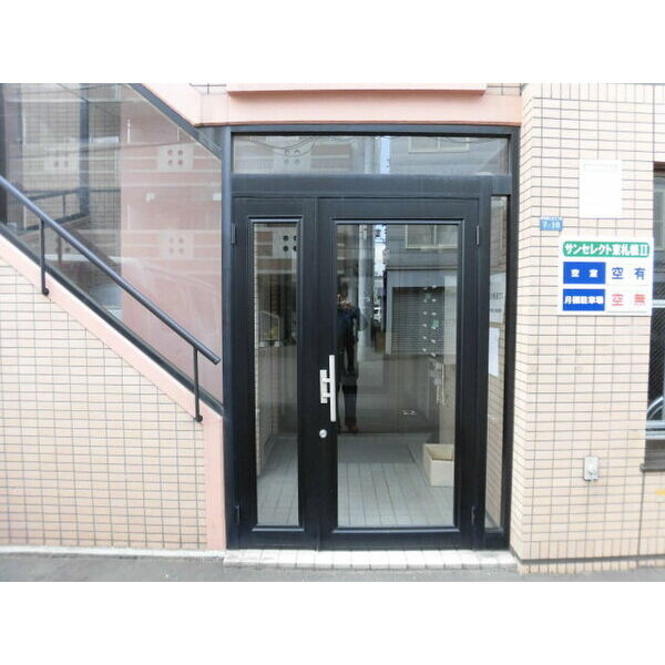 エントランス　ゆとりのあるエントランスです