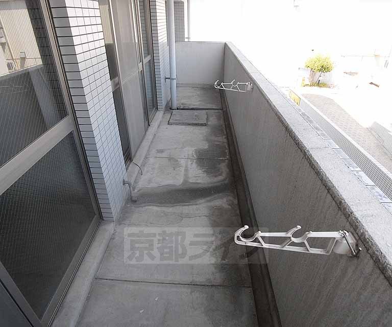 バルコニー　洗濯物たくさん干せますね