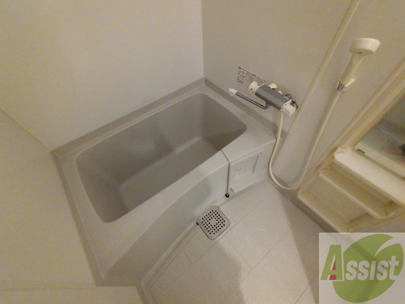 バス・シャワールーム　バスルームはこちらです。広々としてゆったり休めます。