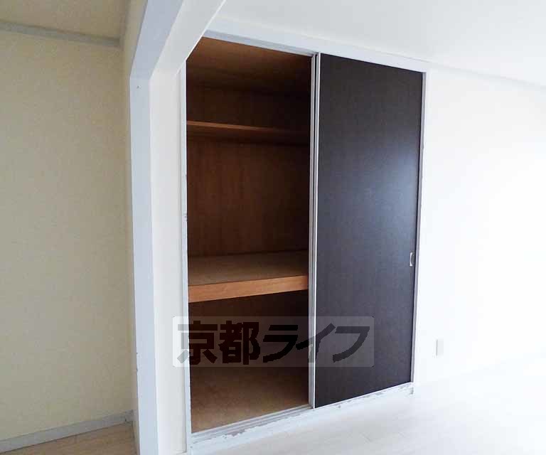 収納　広々とした収納です。