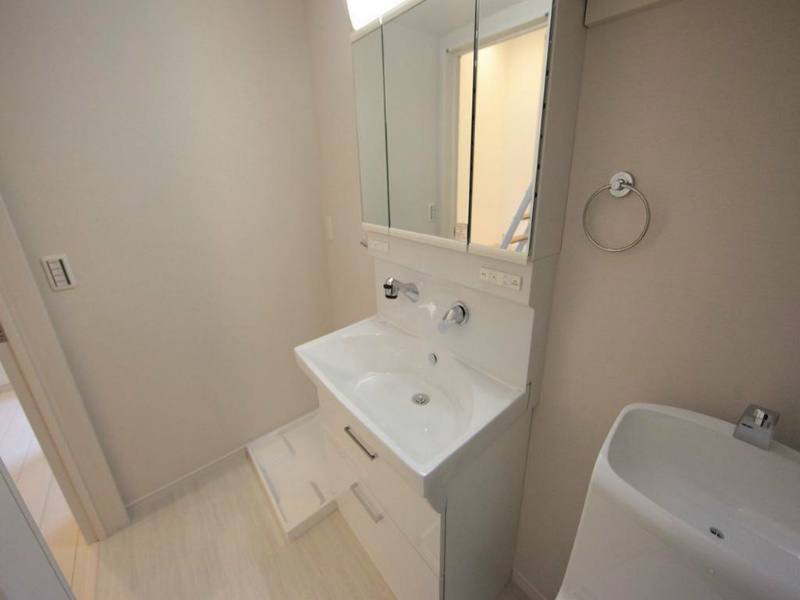 洗面設備　脱衣所　独立洗面台（シャンプードレッサー）洗濯機用意できます