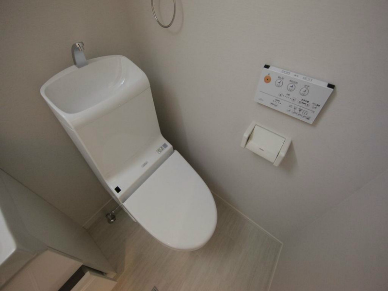 トイレ　温水洗浄便座付トイレ