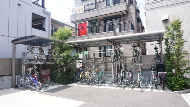 その他共有部分　自転車置き場があります☆