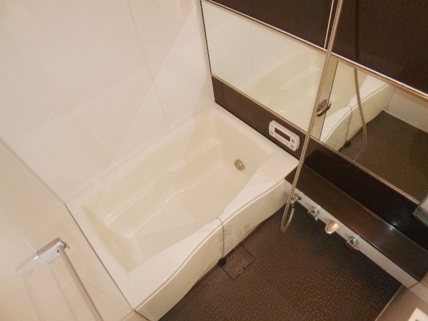 バス・シャワールーム　浴室乾燥機付きで便利です！