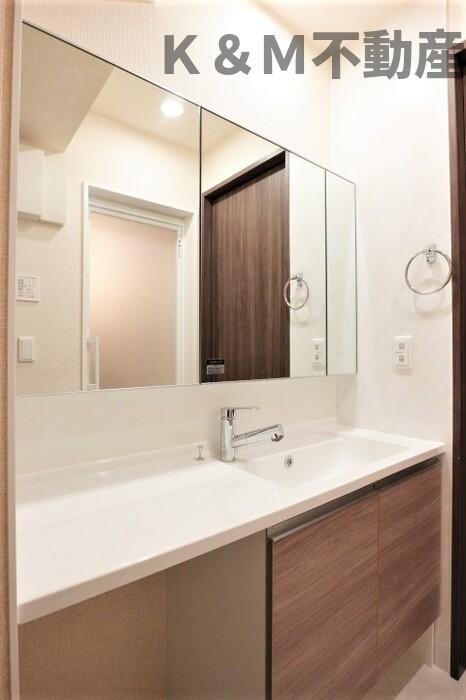 洗面設備　脱衣スペースもあります