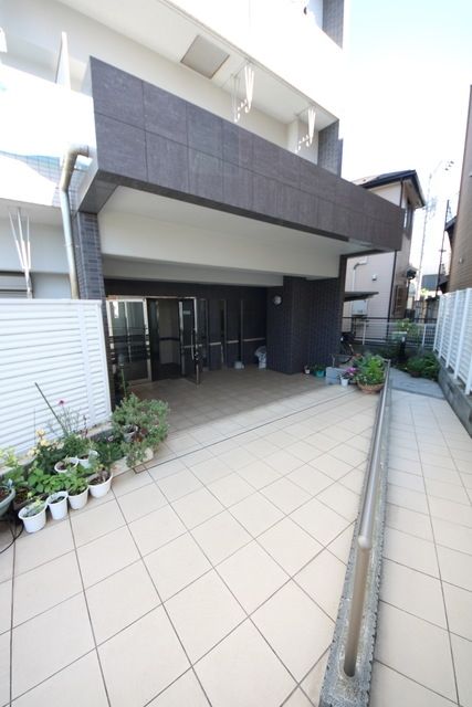エントランス　★見学希望等はタウンハウジング中央林間店までお気軽に♪★