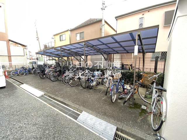 その他共有部分　雨の日でも安心して止められる屋根付の駐輪場です☆