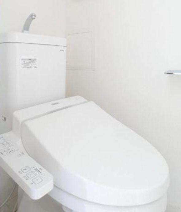 トイレ　落ち着いた色調のトイレです