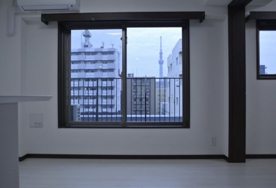 その他部屋・スペース　落ち着いた色調の寝室です