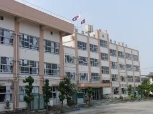 小学校　足立区立鹿浜小学校（小学校）まで220m