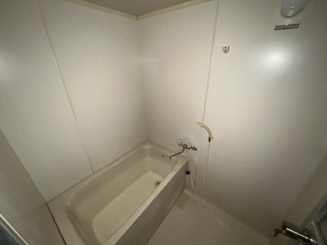 バス・シャワールーム　シンプルで機能的なユニットバスです！