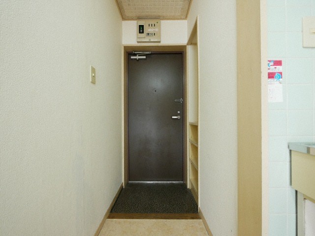 西鉄太宰府線 西鉄五条駅 徒歩5分 4階建 築42年の玄関写真