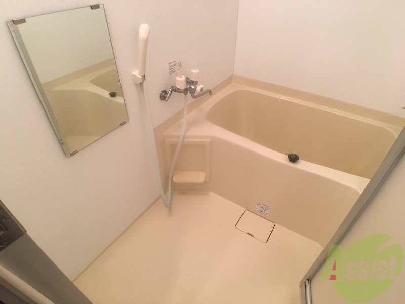 バス・シャワールーム　お風呂になります。一日の疲れを癒してくださいね。