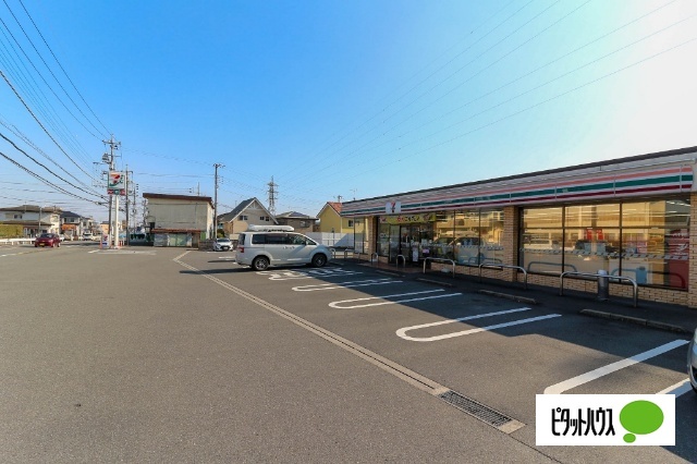 コンビニ　セブンイレブン富士宮三園平店（コンビニ）まで555m