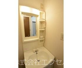 洗面設備　使いやすい独立洗面台です。