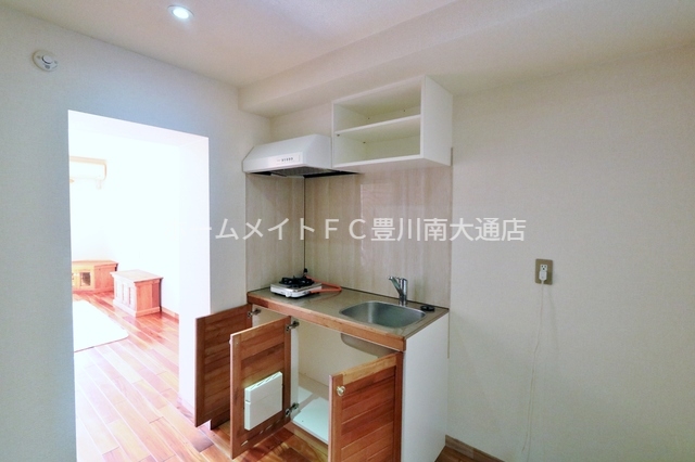 キッチン　同型別部屋写真（反転）