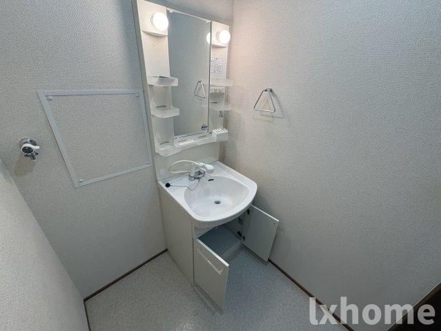 洗面設備　ゆったりとスペースのある洗面所