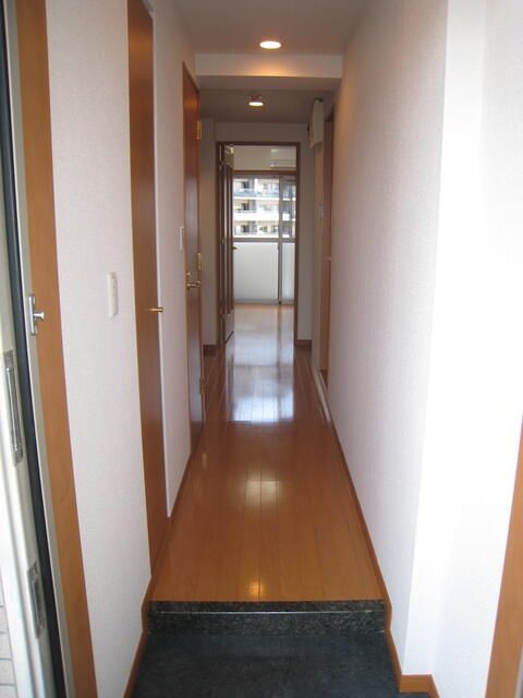 玄関　※別部屋参考写真