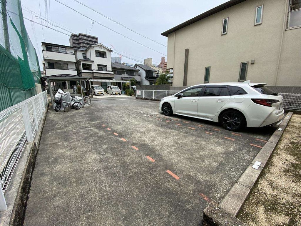 駐車場　駐車場