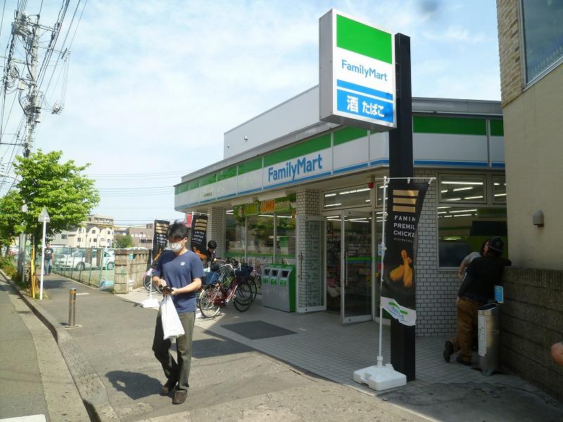 コンビニ　ファミリーマート（コンビニ）まで408m