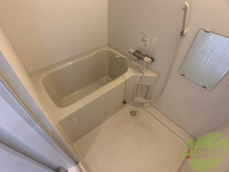 バス・シャワールーム　バスルームはこちらです。広々としてゆったり休めます。