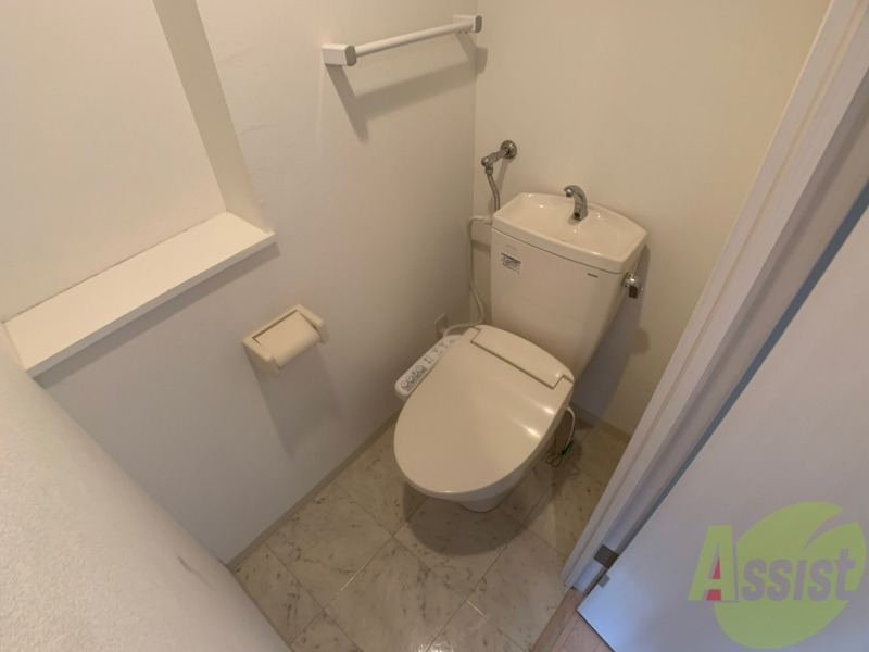 トイレ　こちらはトイレです。清潔感があり、安心して使用できます。