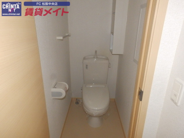 トイレ　同物件別室の写真です