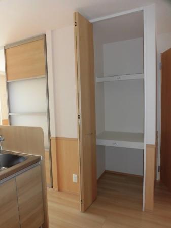 その他部屋・スペース　キッチン横収納